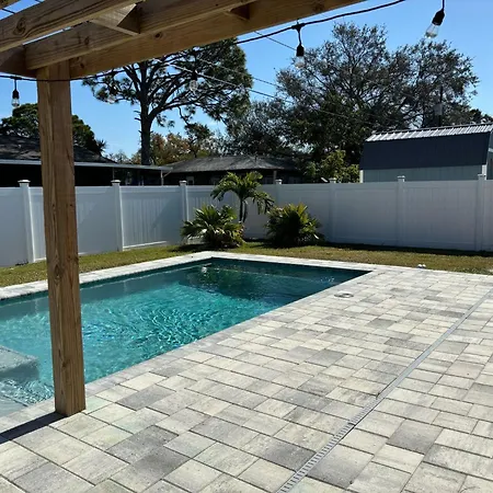Pet Friendly 3-Bedroom House, Minutes From Beach